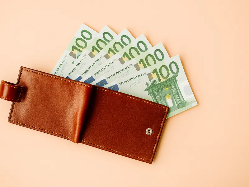 Bankas ziņos par skaidras naudas darījumiem no 750 eiro