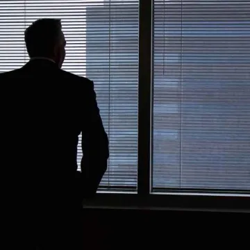 Ierosināta lieta par akcionāru publiskošanu