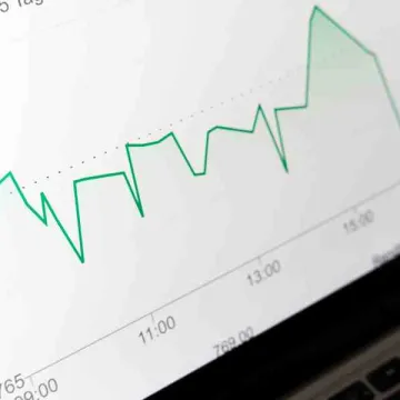 Saliktie procenti, lāču un buļļu tirgus, īsā pārdošana – cik labi zinām finanšu tirgu terminus?