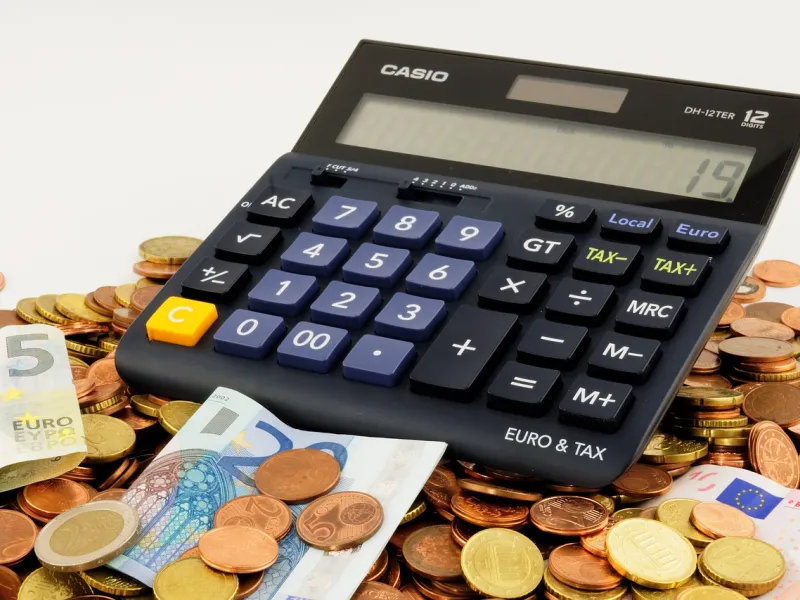 Parādu ļaus piedzīt 10% apmērā no minimālās algas