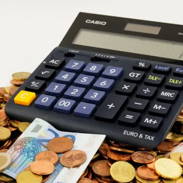 Parādu ļaus piedzīt 10% apmērā no minimālās algas