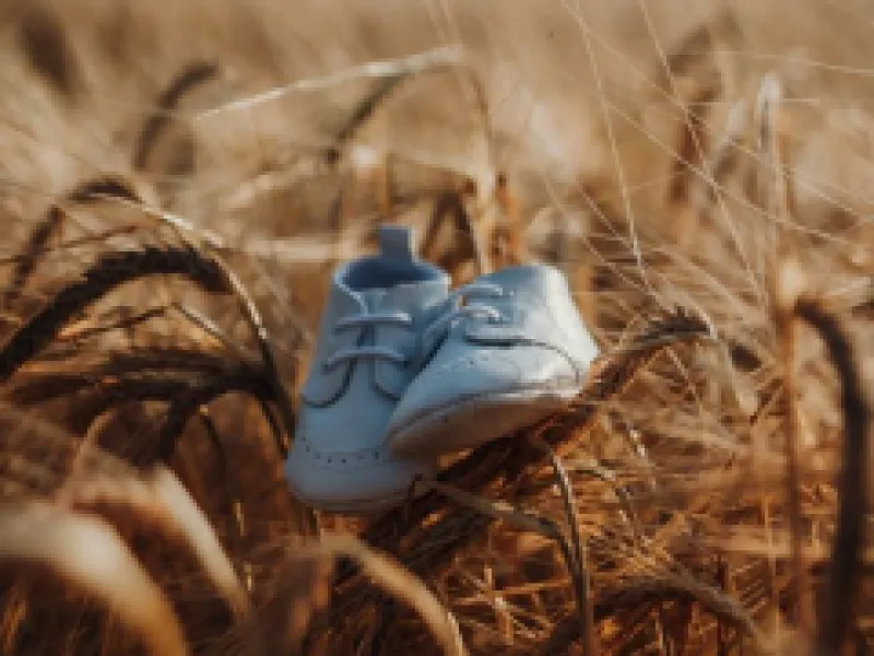Как действовать, если у работницы перекрывается отпуск по уходу за ребенком?
