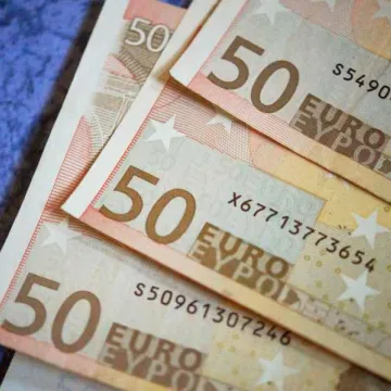 Aicina kredītiestādes samazināt aizdevumu procentu likmes