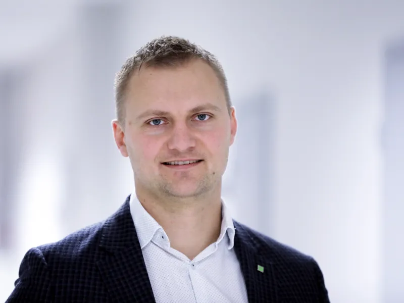 Ar "elkoņiem" par vietu tirgū