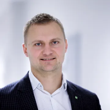 Ar "elkoņiem" par vietu tirgū