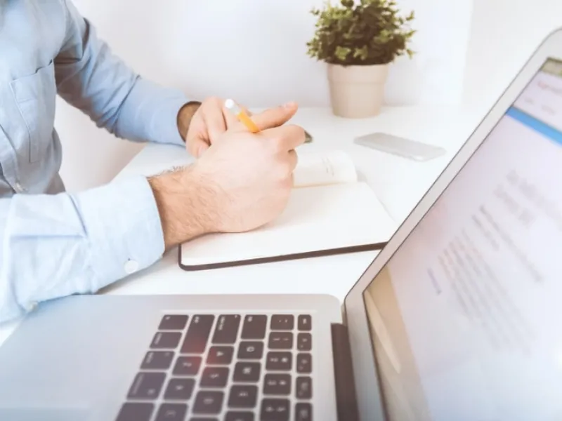 Finanšu plānošana ārpakalpojumā - priekšrocības un trūkumi