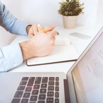 Finanšu plānošana ārpakalpojumā - priekšrocības un trūkumi