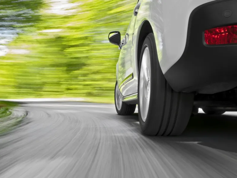Kādi maksājumi jāveic, ja pārdošanas vadītājs darbā izmanto savu auto?