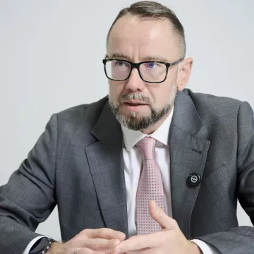 Izmēģina visādas shēmas… lai nopelnītu