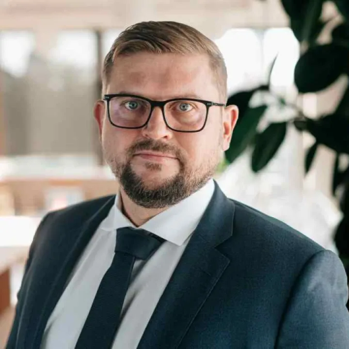 Augustā finanšu tirgi mēreni atgūstas