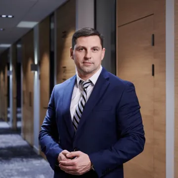 Starpniekuzņēmēju murgi trīsstūrveida darījumos