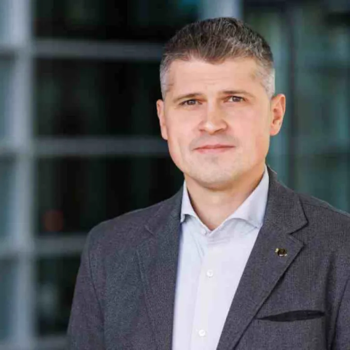 Investīciju stratēģija, kas neseko pūļa emocijām