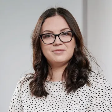 Uzkrātie ieņēmumi un saistības