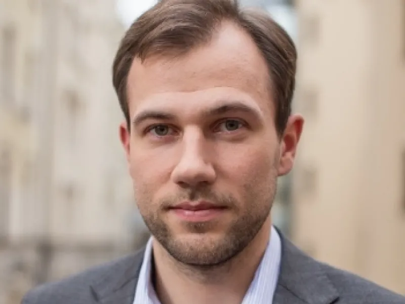 Revolūcija saistīto pušu darījumos